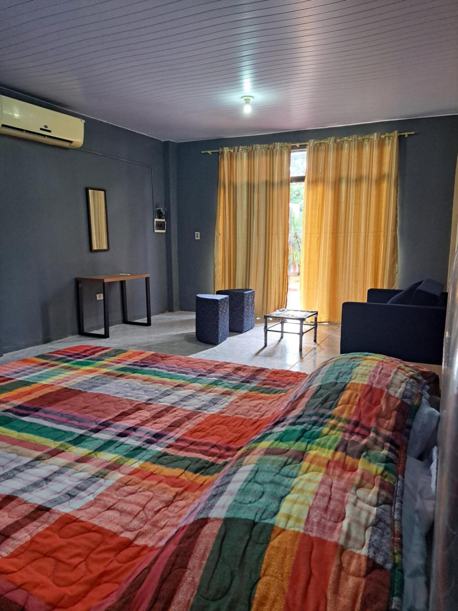 Hummingbird Hostel Ciudad del Este Exterior photo