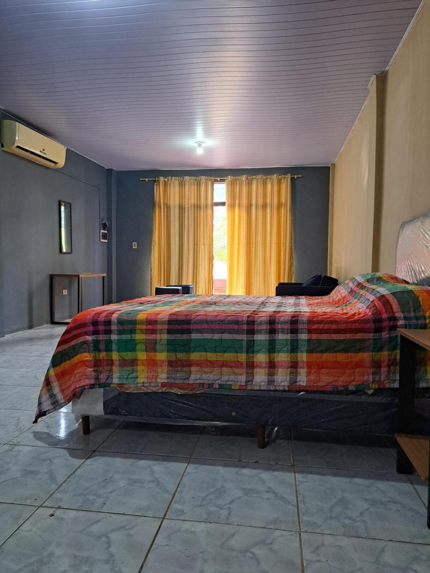 Hummingbird Hostel Ciudad del Este Exterior photo
