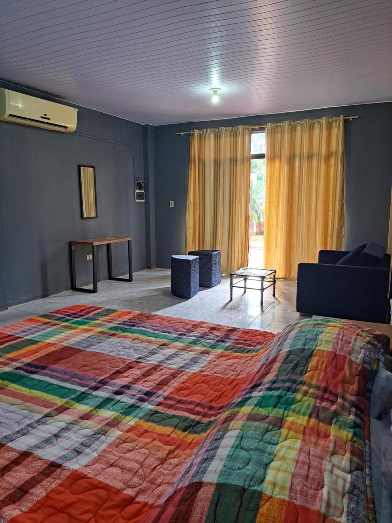 Hummingbird Hostel Ciudad del Este Exterior photo