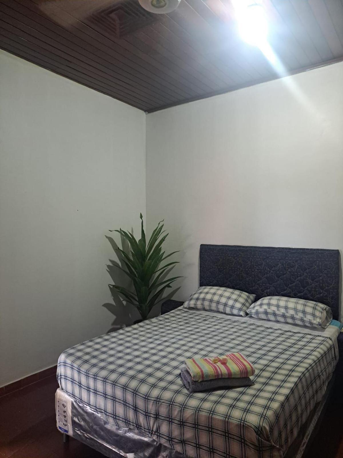 Hummingbird Hostel Ciudad del Este Exterior photo