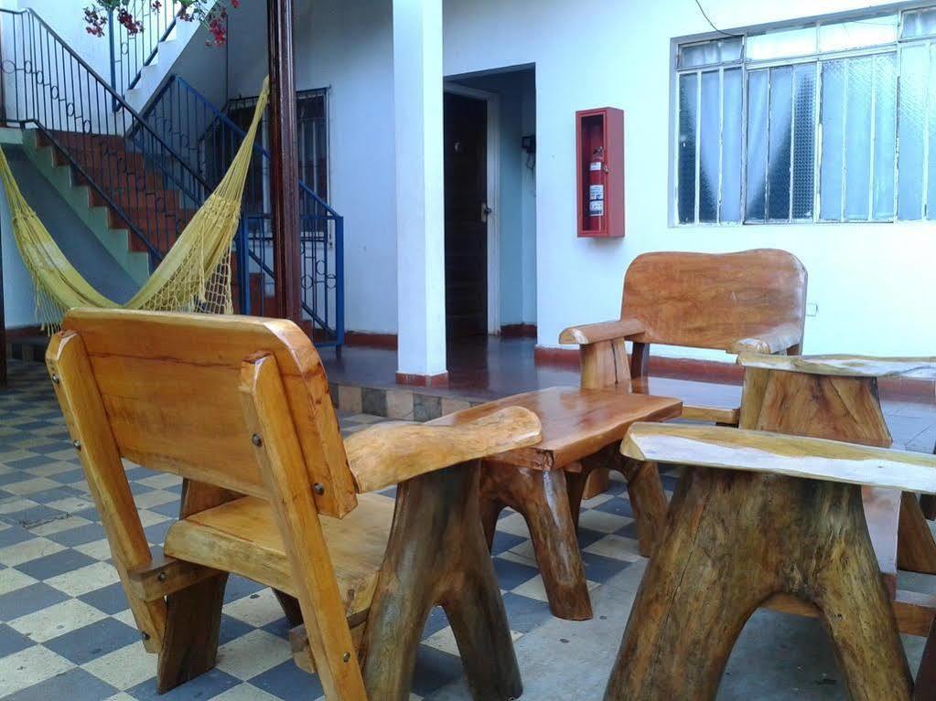 Hummingbird Hostel Ciudad del Este Exterior photo